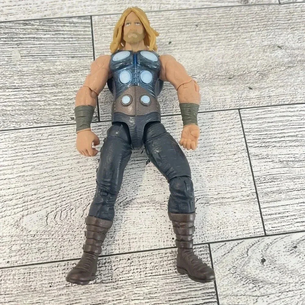 Marvel Universe Ultimate Thor Action Figure 3.75" - Picture 1 of 7